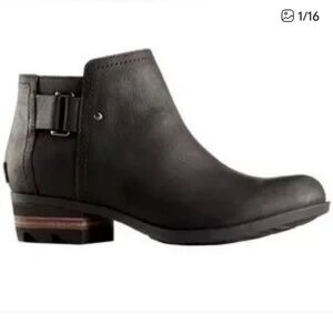 SOREL Lolla Ankle Boots in Black Leather Side Zipper Buckle Detail 8.5